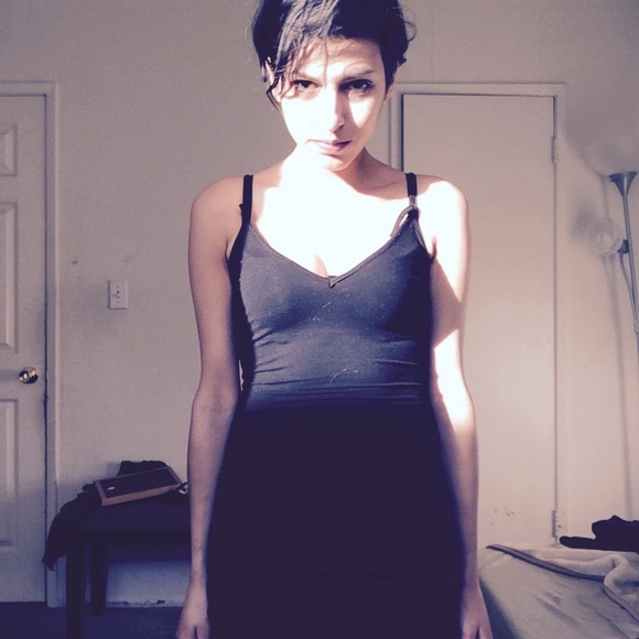 Meet your Posher, Claudia - Picture 2 of 4